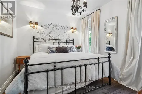 257 Booth Avenue Toronto (south Riverdale) ON M4M 2M7
