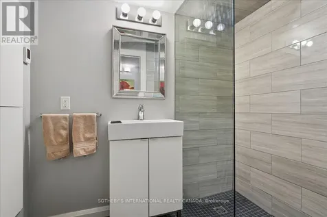257 Booth Avenue Toronto (south Riverdale) ON M4M 2M7