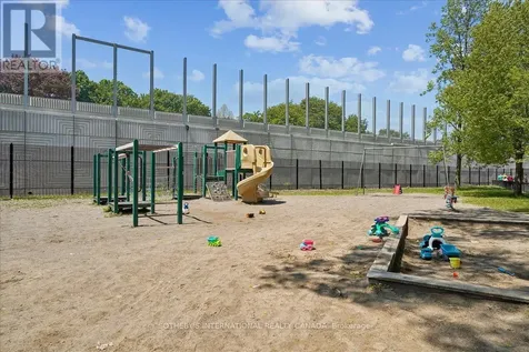 257 Booth Avenue Toronto (south Riverdale) ON M4M 2M7