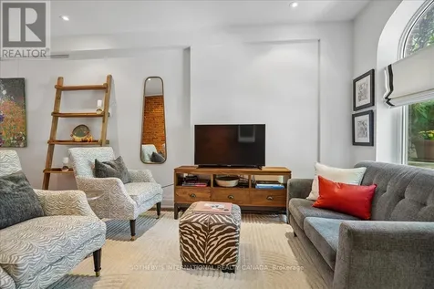 257 Booth Avenue Toronto (south Riverdale) ON M4M 2M7