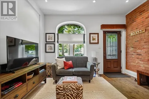 257 Booth Avenue Toronto (south Riverdale) ON M4M 2M7