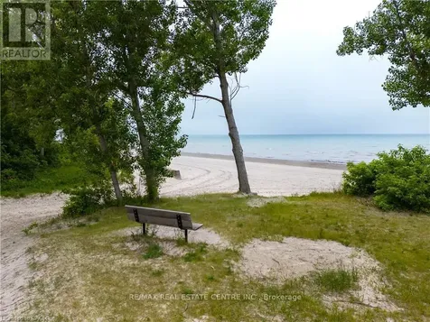 42 5th Lane Wasaga Beach ON L9Z 2E9