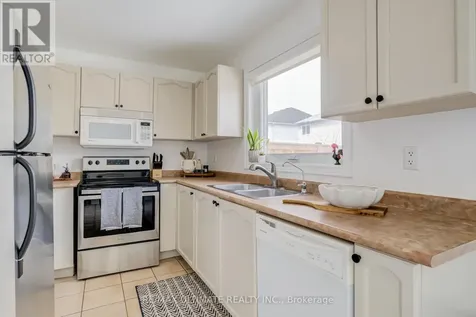 94 Thrushwood Drive Barrie (400 West) ON L4N 0Z1