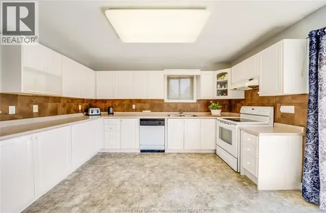 185 Elm Avenue Windsor ON N9A 5G9