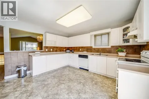 185 Elm Avenue Windsor ON N9A 5G9