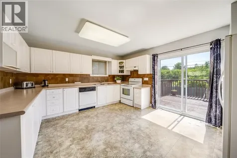 185 Elm Avenue Windsor ON N9A 5G9