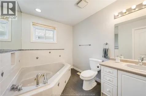 185 Elm Avenue Windsor ON N9A 5G9