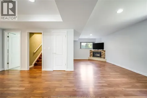 185 Elm Avenue Windsor ON N9A 5G9