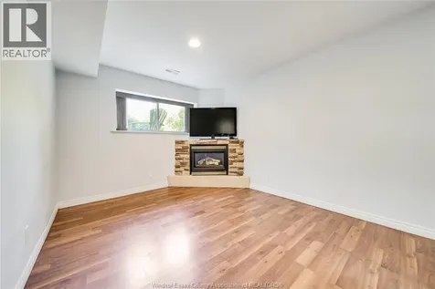 185 Elm Avenue Windsor ON N9A 5G9