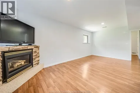 185 Elm Avenue Windsor ON N9A 5G9