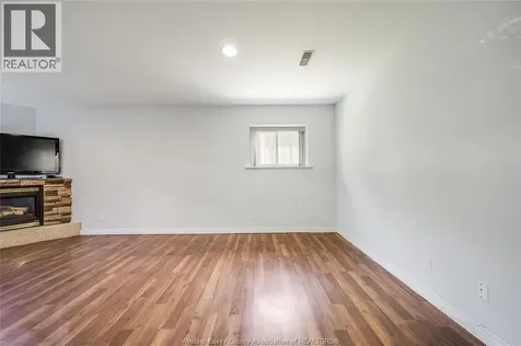 185 Elm Avenue Windsor ON N9A 5G9