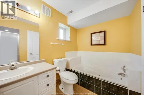 185 Elm Avenue Windsor ON N9A 5G9