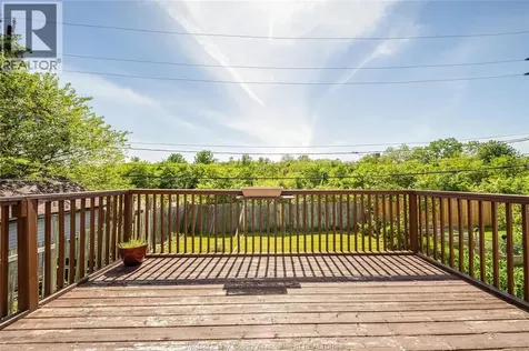185 Elm Avenue Windsor ON N9A 5G9