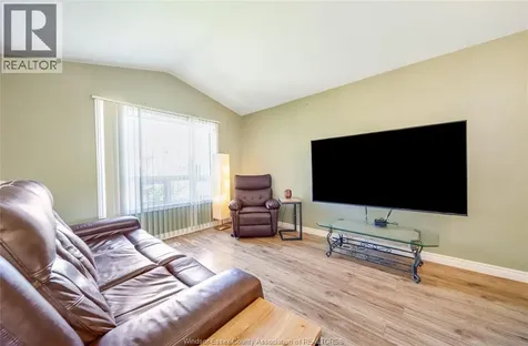 185 Elm Avenue Windsor ON N9A 5G9