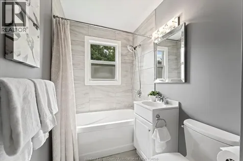 1531 Labadie Windsor ON N8Y 4H3