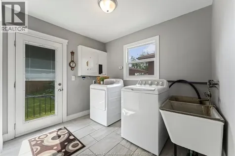 1531 Labadie Windsor ON N8Y 4H3