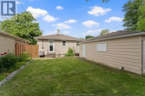 1531 Labadie Windsor ON N8Y 4H3