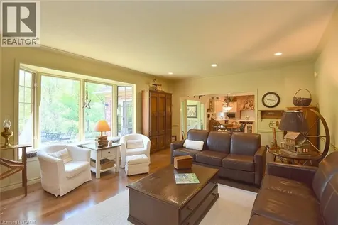 712 Robson Road Waterdown ON L8B 1H1