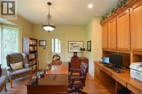 712 Robson Road Waterdown ON L8B 1H1