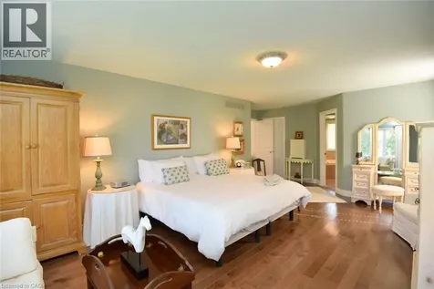 712 Robson Road Waterdown ON L8B 1H1