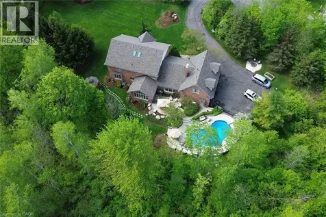 712 Robson Road Waterdown ON L8B 1H1