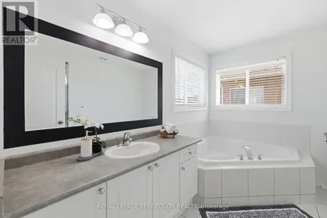 1637 Grandview Street North Oshawa (taunton) ON L1K 0A6