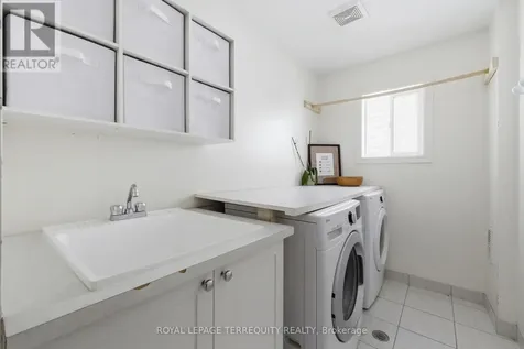 1637 Grandview Street North Oshawa (taunton) ON L1K 0A6