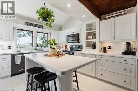 4209 Muskoka Road 117 Lake Of Bays ON P0B 1A0