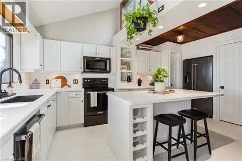 4209 Muskoka Road 117 Lake Of Bays ON P0B 1A0