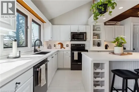 4209 Muskoka Road 117 Lake Of Bays ON P0B 1A0