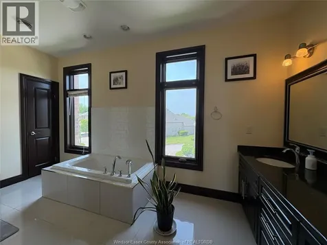 236 Shoreview Circle Windsor ON N8P 1M7