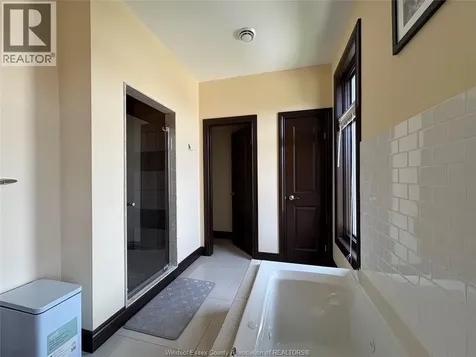 236 Shoreview Circle Windsor ON N8P 1M7