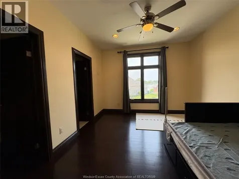 236 Shoreview Circle Windsor ON N8P 1M7