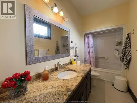 236 Shoreview Circle Windsor ON N8P 1M7