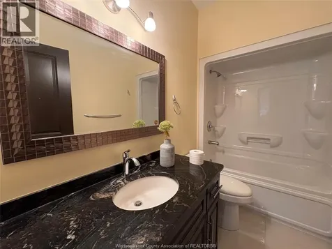 236 Shoreview Circle Windsor ON N8P 1M7