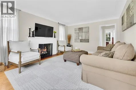 2005 Amiens Avenue Windsor ON N8W 1T3