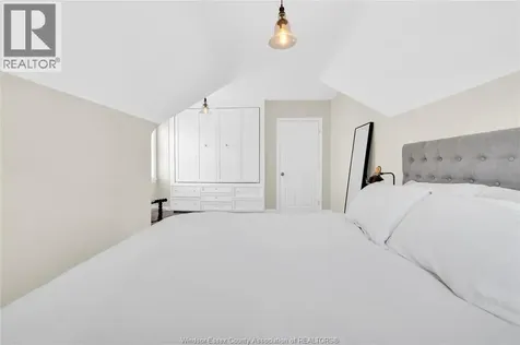 2005 Amiens Avenue Windsor ON N8W 1T3