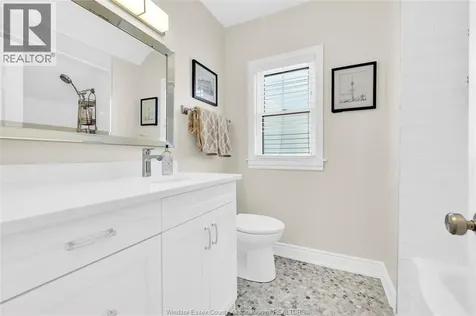 2005 Amiens Avenue Windsor ON N8W 1T3