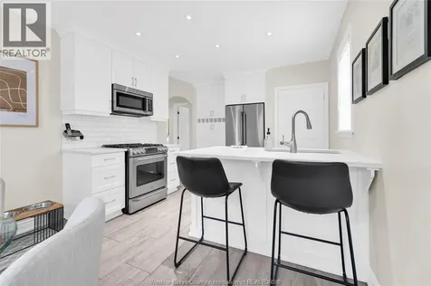 2005 Amiens Avenue Windsor ON N8W 1T3