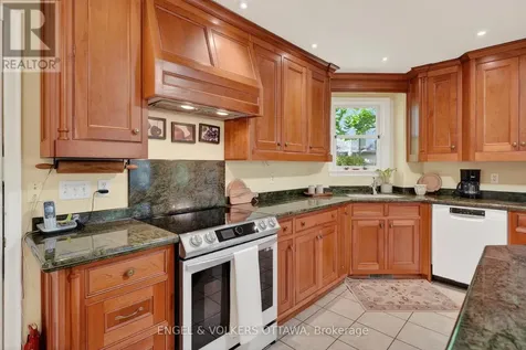 503 Piccadilly Avenue Ottawa ON K1Y 0H7