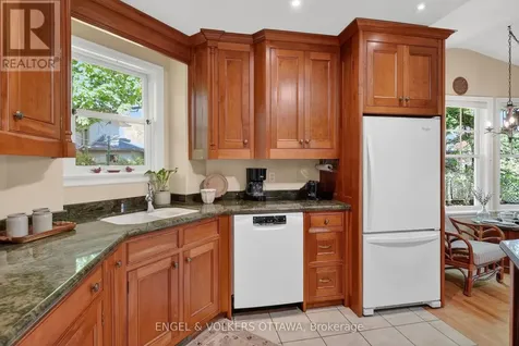 503 Piccadilly Avenue Ottawa ON K1Y 0H7