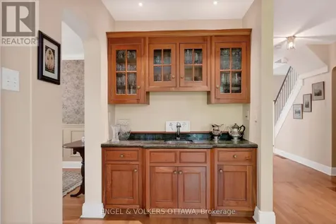 503 Piccadilly Avenue Ottawa ON K1Y 0H7
