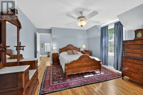 503 Piccadilly Avenue Ottawa ON K1Y 0H7
