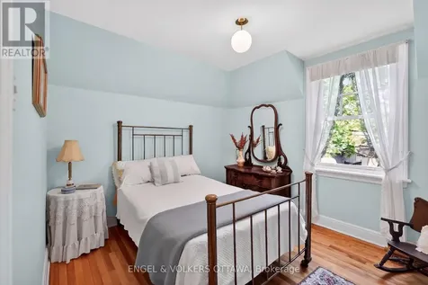 503 Piccadilly Avenue Ottawa ON K1Y 0H7