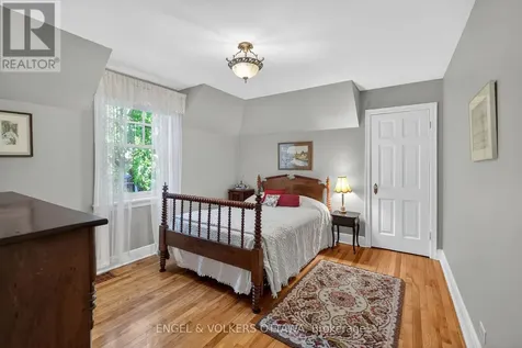 503 Piccadilly Avenue Ottawa ON K1Y 0H7