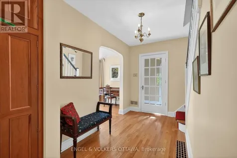 503 Piccadilly Avenue Ottawa ON K1Y 0H7