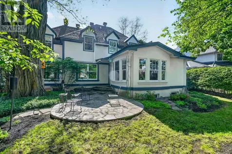503 Piccadilly Avenue Ottawa ON K1Y 0H7