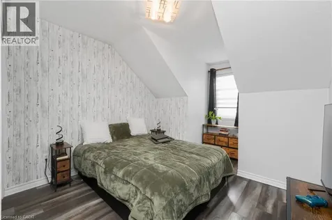 176 Osborn Avenue Brantford ON N3T 6S7