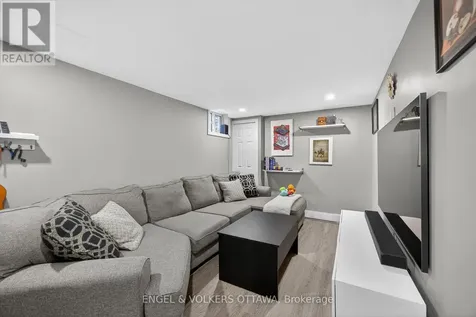 3258 Bannon Way Ottawa ON K1T 1T3