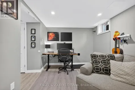 3258 Bannon Way Ottawa ON K1T 1T3